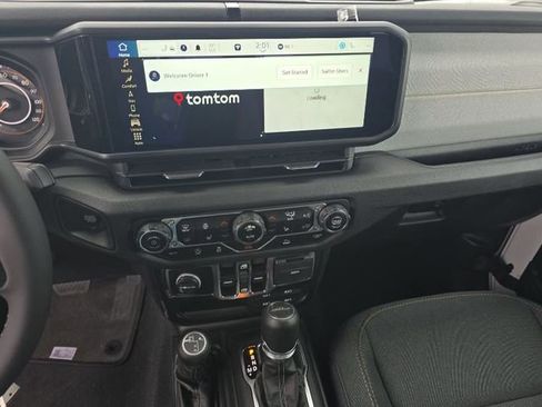 Used 2024 Jeep Gladiator Sport image 14