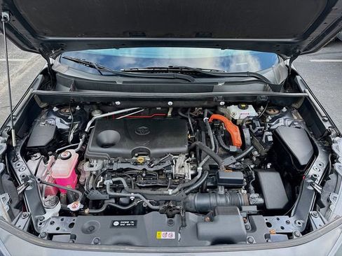 Used 2020 Toyota RAV4 LE image 29