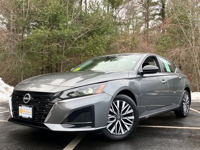 Used 2024 Nissan Altima 2.5 SV