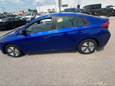 Used 2022 Hyundai Ioniq Blue FWD image 11