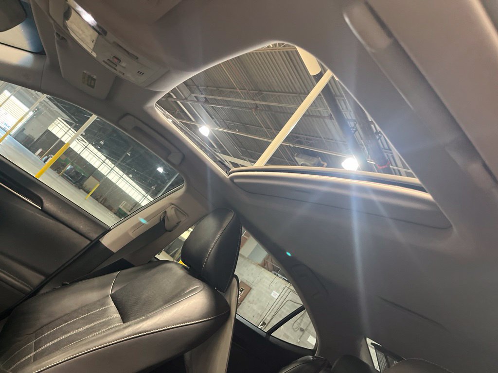 Used 2016 Lexus ES 300h w/ Luxury Package w/Wood Trim FWD image 14
