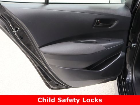 Used 2025 Toyota Corolla LE image 23