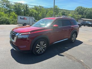 Used 2022 Nissan Pathfinder Platinum w/ Cargo Package AWD/4WD video 4