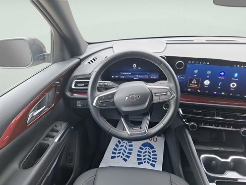 Used 2025 Chevrolet Traverse Z71 image 16