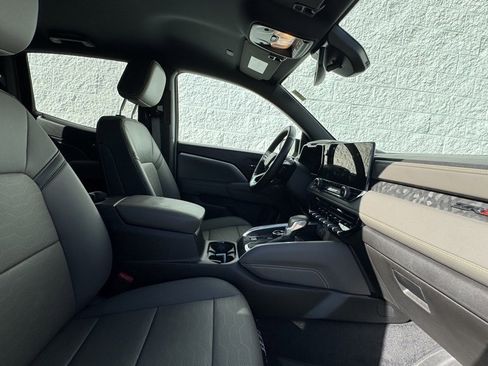 Used 2025 Chevrolet Colorado ZR2 w/ Midnight Edition image 20