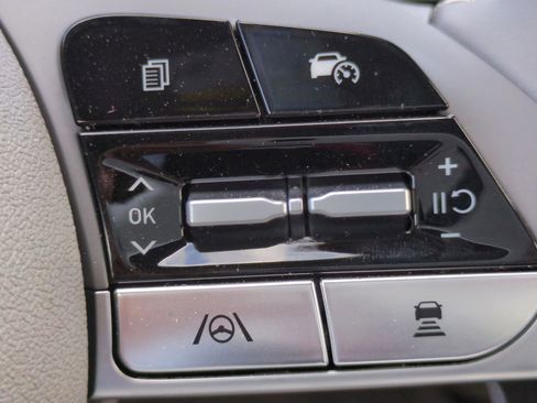 New 2025 Hyundai Elantra SEL image 25