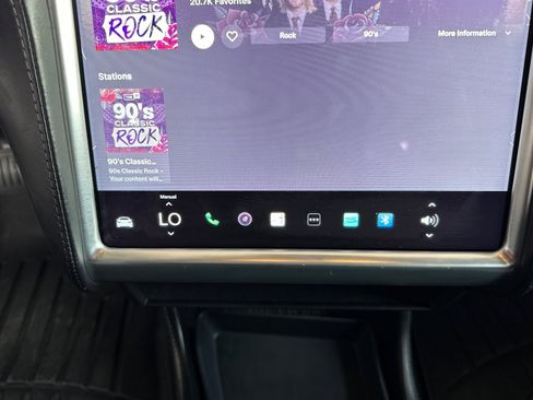 Used 2015 Tesla Model S 70D image 22