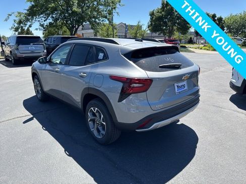 New 2025 Chevrolet Trax LT w/ Sunroof Package image 7