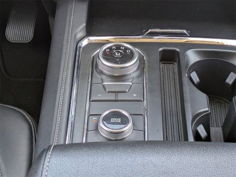 Used 2023 Ford Expedition XLT image 17