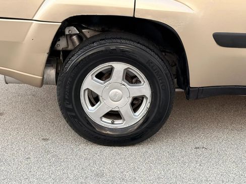 Used 2005 Chevrolet TrailBlazer LS w/ LS Preferred Equipment Group RWD image 28