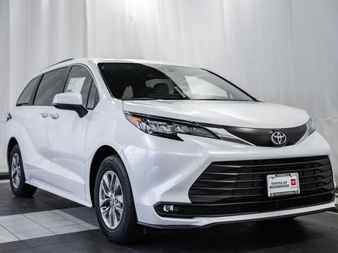 New 2026 Toyota Sienna XLE image 1