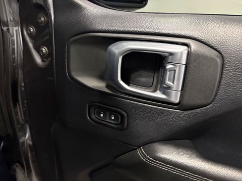 Used 2018 Jeep Wrangler Unlimited Sahara w/ Uconnect 4C Nav & Sound Group AWD/4WD image 43