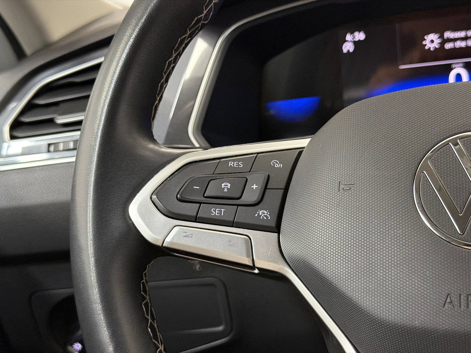 Used 2023 Volkswagen Tiguan SE FWD image 24