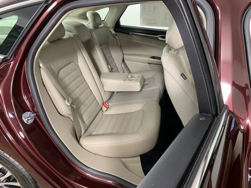 Used 2017 Ford Fusion SE w/ Fusion SE Technology Package image 34