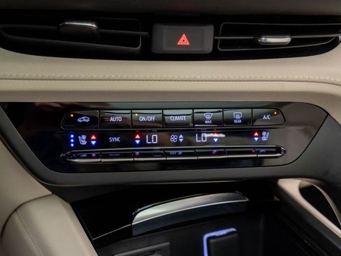 Used 2023 Buick Envision Avenir image 27