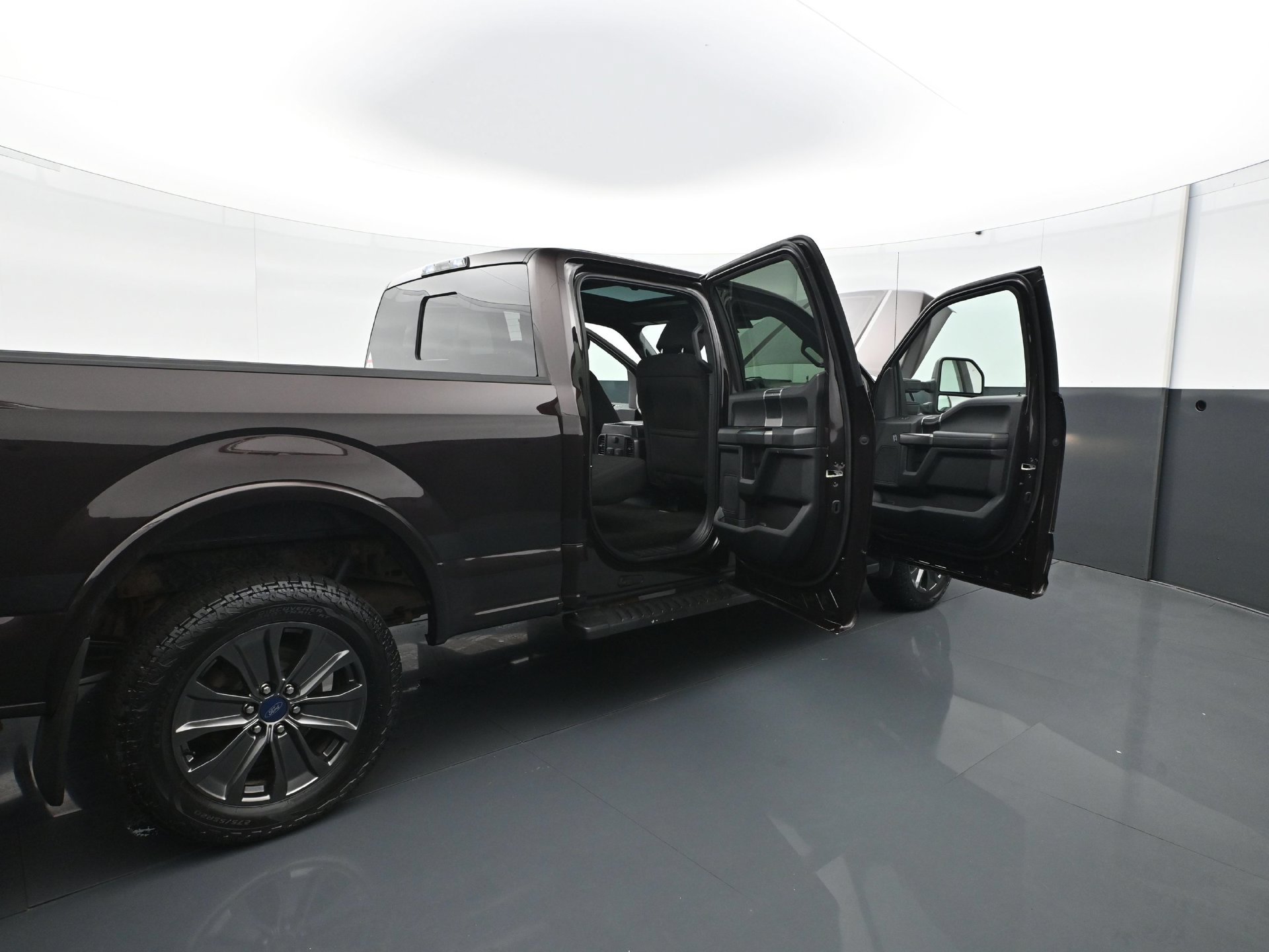 Used 2018 Ford F150 XLT w/ Equipment Group 302A Luxury AWD/4WD image 35