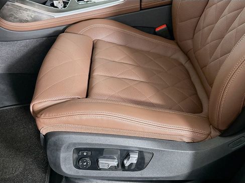 Used 2026 BMW X7 xDrive40i w/ Premium Package image 21