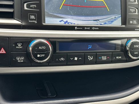 Used 2017 Toyota Highlander Limited image 27