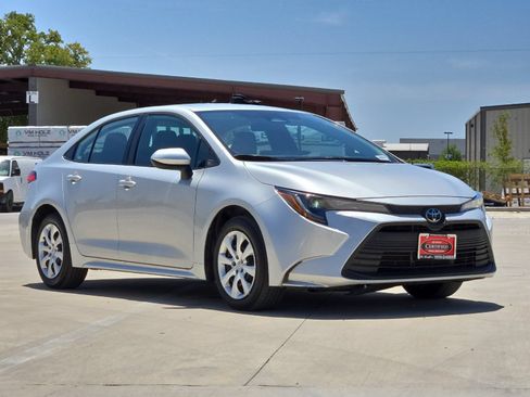 Certified 2025 Toyota Corolla LE FWD image 7
