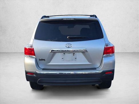 Used 2013 Toyota Highlander FWD w/ Cold Weather Pkg image 6