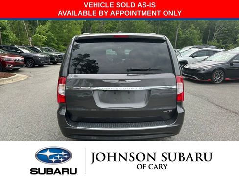 Used 2015 Chrysler Town & Country Limited Platinum FWD image 4