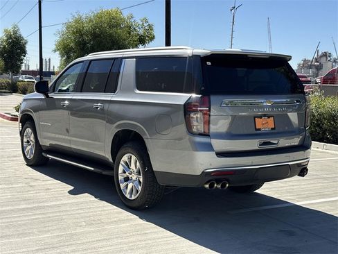 Used 2023 Chevrolet Suburban Premier image 5