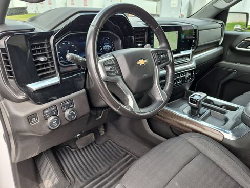 Certified 2022 Chevrolet Silverado 1500 LT w/ Z71 Off-Road Package AWD/4WD image 10