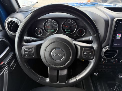 Used 2016 Jeep Wrangler Unlimited Sahara w/ Connectivity Group AWD/4WD image 21