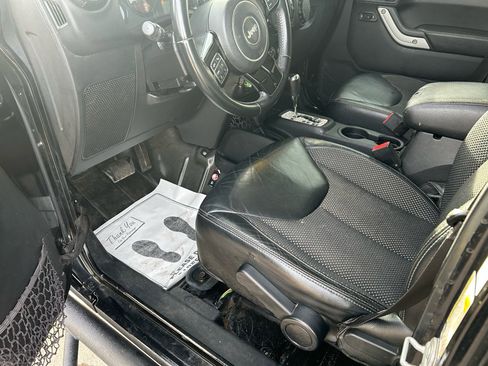 Used 2016 Jeep Wrangler Unlimited Sahara image 10