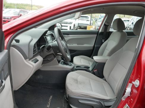 Used 2019 Hyundai Elantra SE FWD image 12