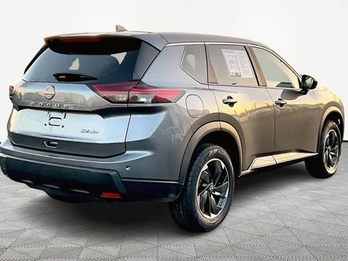 Used 2024 Nissan Rogue SV image 5