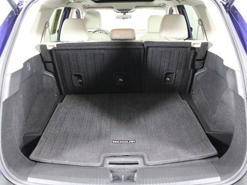 Certified 2021 Nissan Rogue SV w/ Premium Package FWD image 10