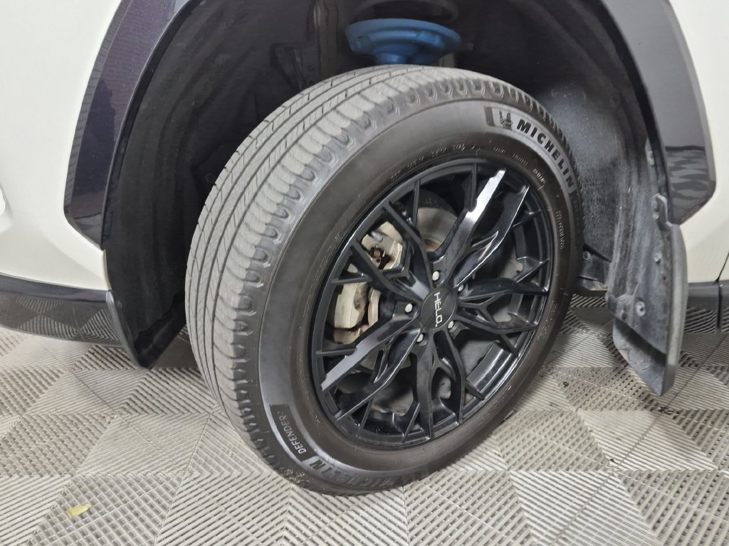 Used 2019 Toyota RAV4 XSE AWD/4WD image 10