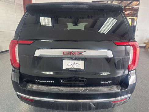Used 2021 GMC Yukon XL SLT AWD/4WD image 5