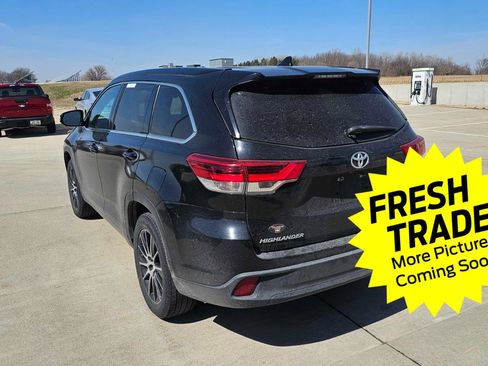 Used 2017 Toyota Highlander SE image 7