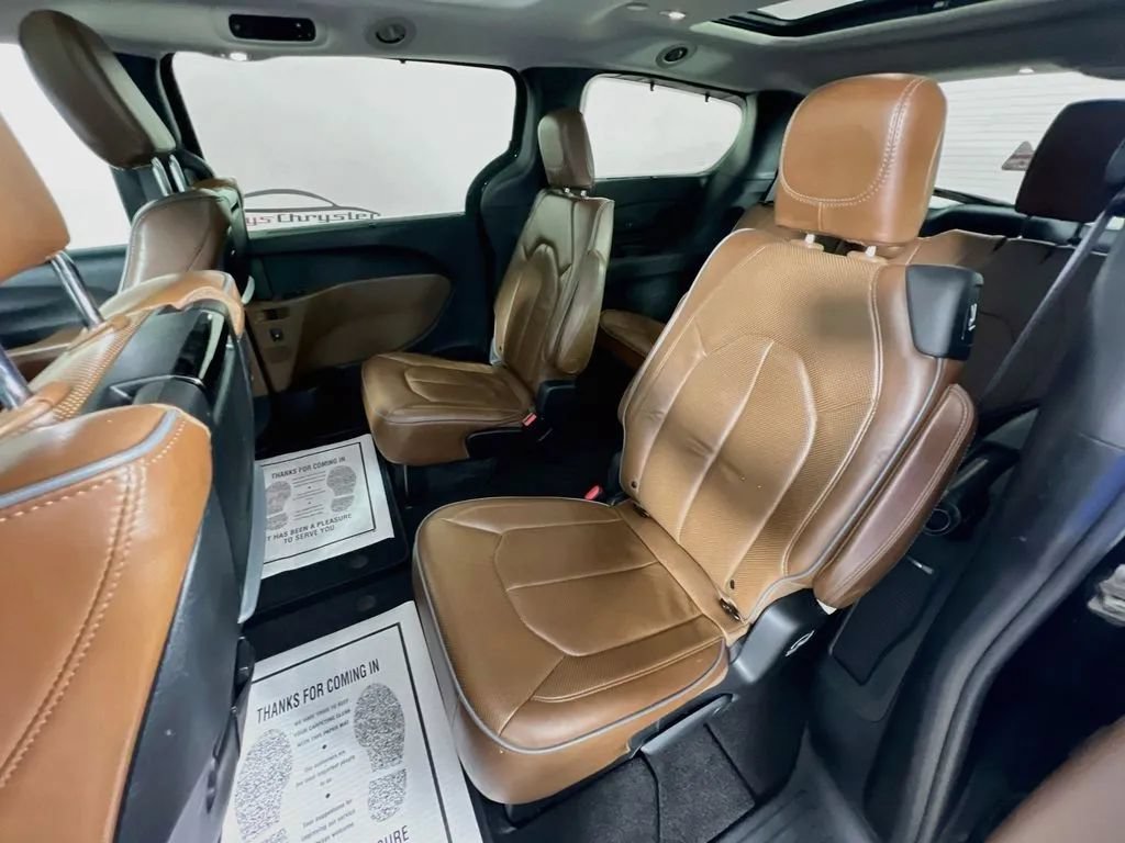 Used 2019 Chrysler Pacifica Limited w/ Tire & Wheel Group FWD image 26