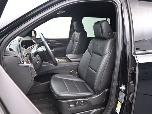 Used 2024 Cadillac Escalade Luxury AWD/4WD image 21