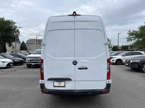 Used 2022 Mercedes-Benz Sprinter 2500 image 6