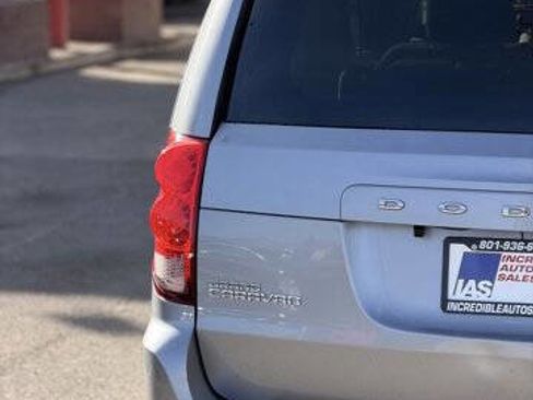 Used 2017 Dodge Grand Caravan SE image 6