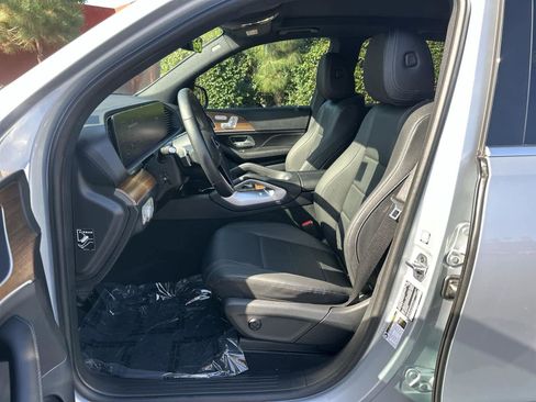 Used 2025 Mercedes-Benz GLE 450e 4MATIC image 11