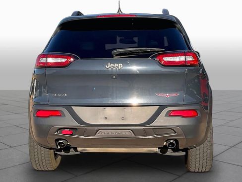 Used 2017 Jeep Cherokee Trailhawk w/ Cold Weather Group AWD/4WD image 6