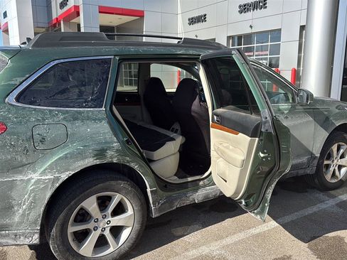 Used 2013 Subaru Outback 2.5i Limited w/ Moonroof Pkg image 8