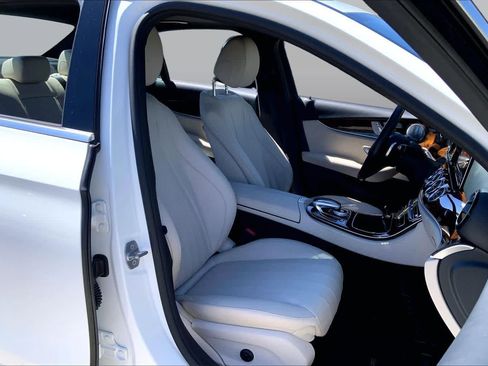 Used 2017 Mercedes-Benz E 300 4MATIC image 8