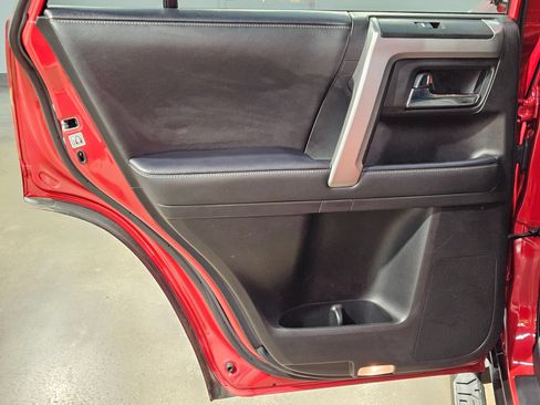 Used 2022 Toyota 4Runner SR5 Premium w/ Moonroof Package AWD/4WD image 36
