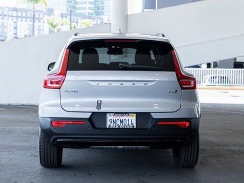 New 2025 Volvo XC40 B5 Plus image 3