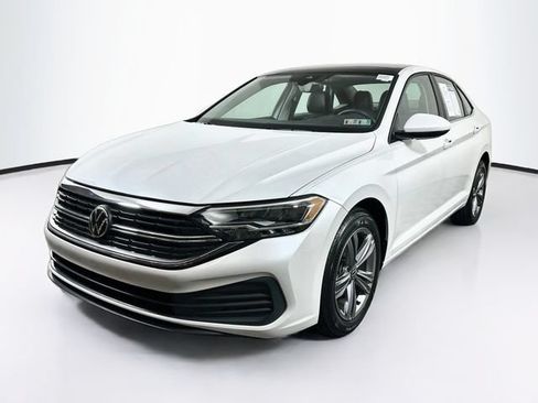 Certified 2023 Volkswagen Jetta SE w/ Panoramic Sunroof Package FWD image 4