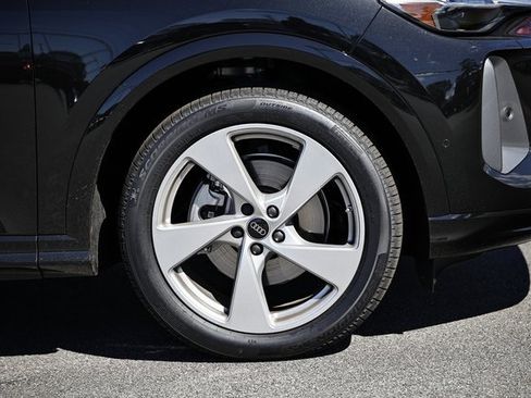 New 2025 Audi Q5 Prestige image 4