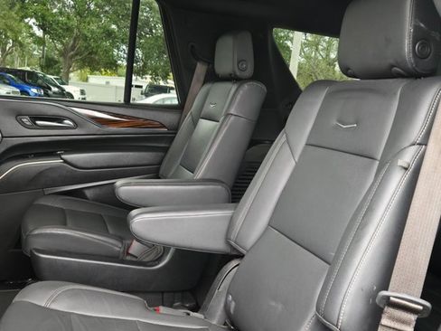 Used 2024 Cadillac Escalade Luxury image 19