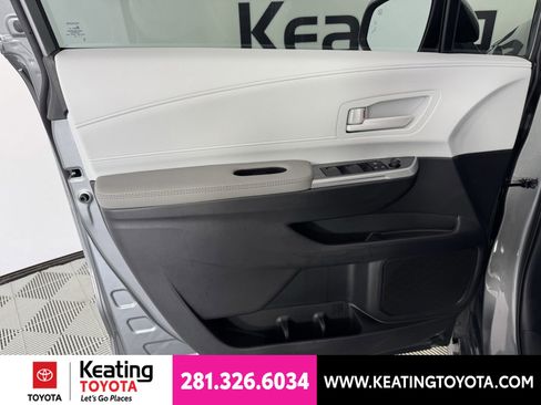 New 2026 Toyota Sienna LE FWD image 13
