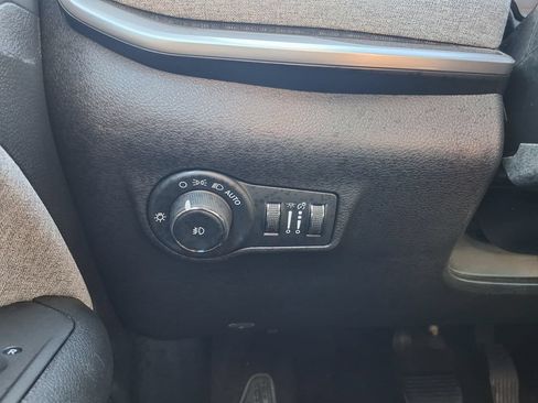 Used 2025 Jeep Compass Latitude AWD/4WD image 29